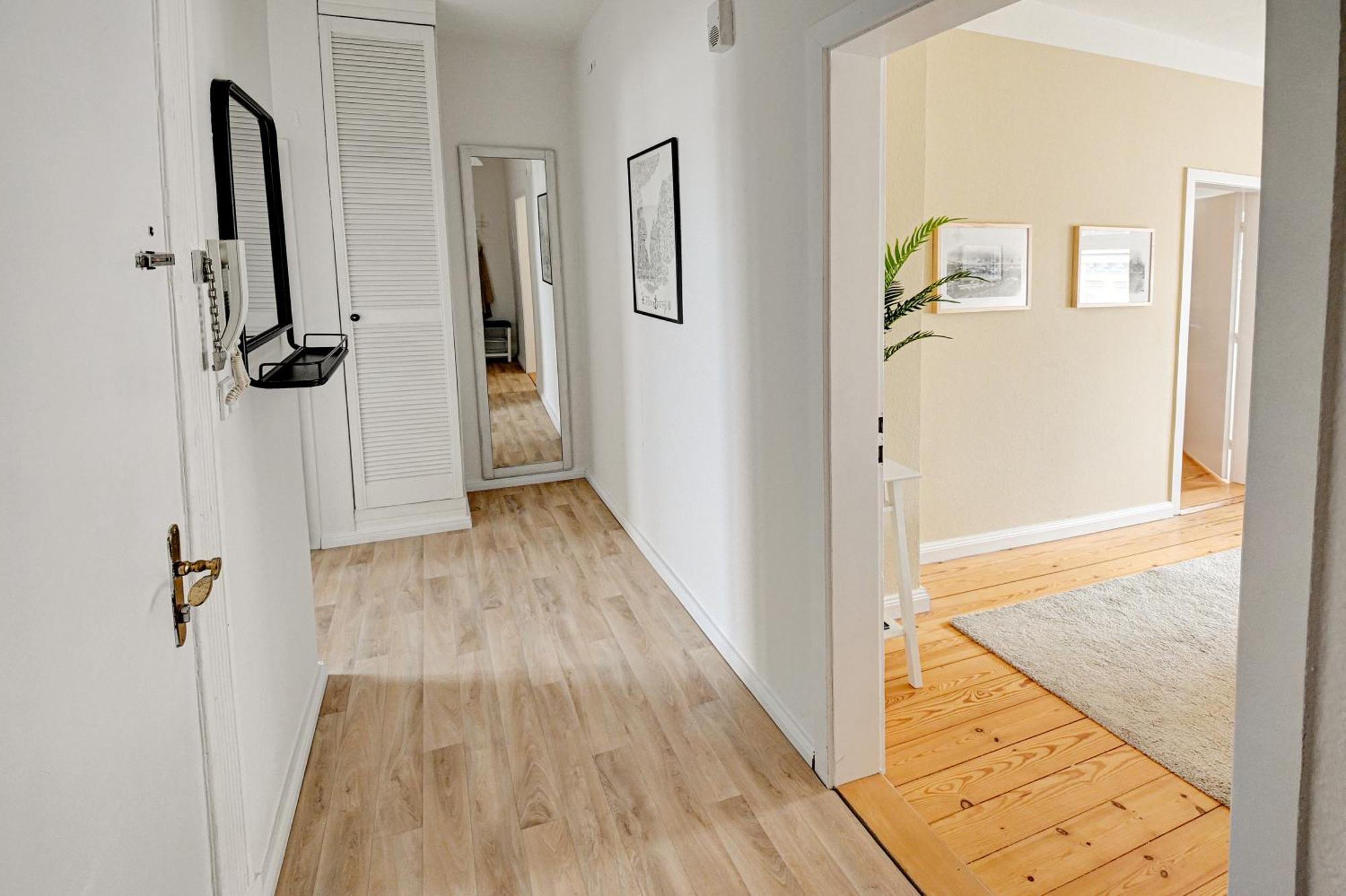 Mittendrin - Apartment Mit 2 Balkonen Sehr Zentral Flensburg Buitenkant foto