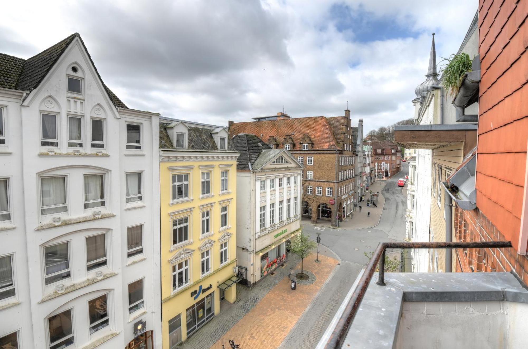 Mittendrin - Apartment Mit 2 Balkonen Sehr Zentral Flensburg Buitenkant foto